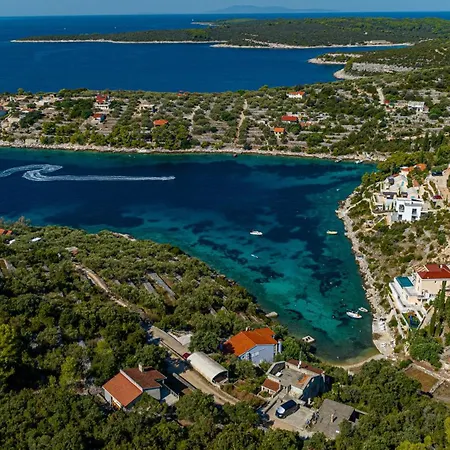 Beachfront Family-Friendly House With Hot Tub Cove Stratincica, Korcula - 9265 * Vela Luka