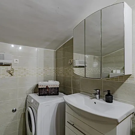 Tatil Evi Beachfront Family-Friendly House With Hot Tub Cove Stratincica, Korcula - 9265 *