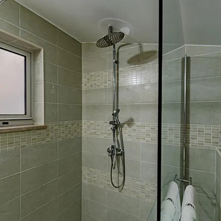 Tatil Evi Beachfront Family-Friendly House With Hot Tub Cove Stratincica, Korcula - 9265 Vela Luka