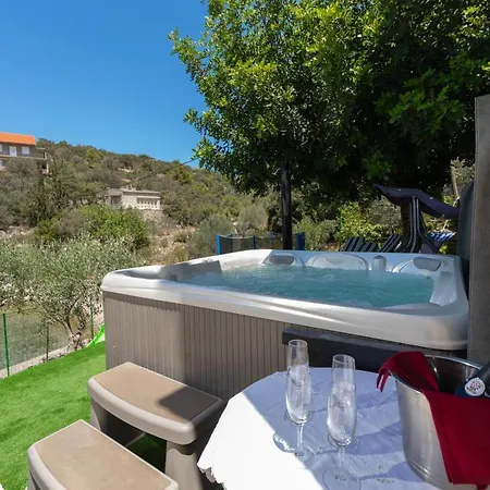 Дом отдыха Beachfront Family-Friendly House With Hot Tub Cove Stratincica, Korcula - 9265 *