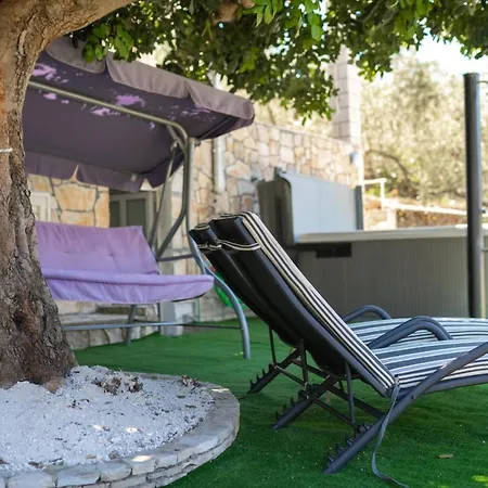 Beachfront Family-friendly House With Hot Tub Cove Stratincica, Korcula - 9265 * Vela Luka