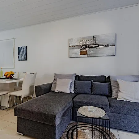 Beachfront Family-Friendly House With Hot Tub Cove Stratincica, Korcula - 9265