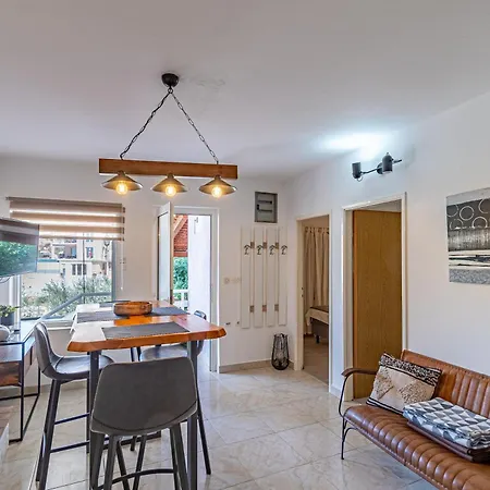 Beachfront Family-Friendly House With Hot Tub Cove Stratincica, Korcula - 9265 Дом отдыха *