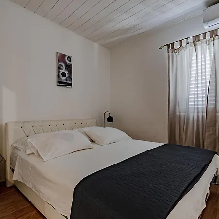 Beachfront Family-Friendly House With Hot Tub Cove Stratincica, Korcula - 9265 Дом отдыха Вела-Лука