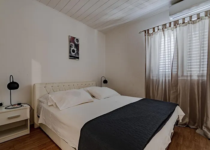 Seaside House For Families With Children Cove Stratincica, Korcula - 9265 Holiday home Vela Luka